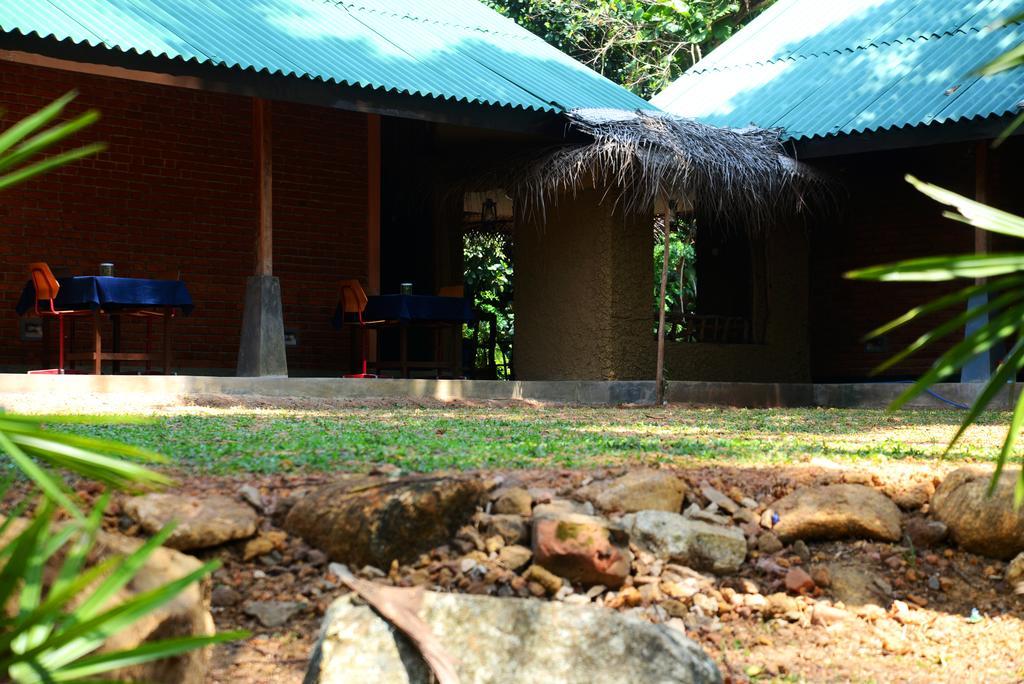 Jungle Beach Hostel Unawatuna Exterior photo