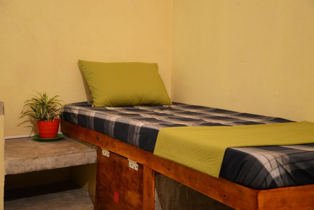 Jungle Beach Hostel Unawatuna Room photo