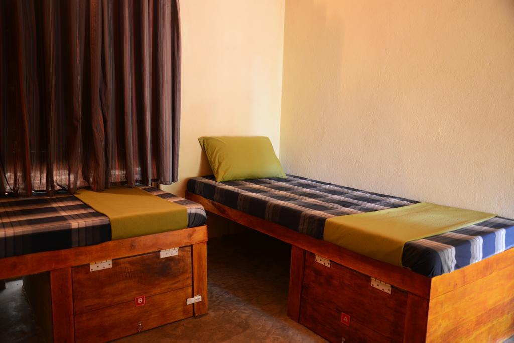 Jungle Beach Hostel Unawatuna Room photo