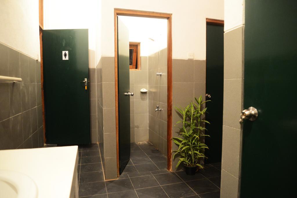 Jungle Beach Hostel Unawatuna Room photo