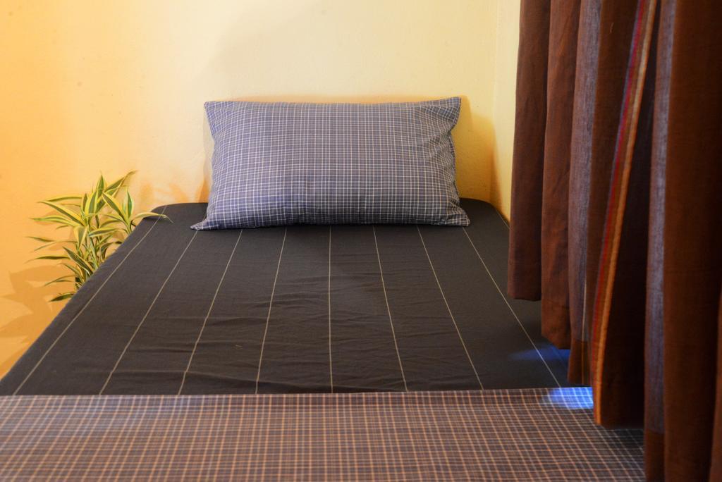 Jungle Beach Hostel Unawatuna Room photo