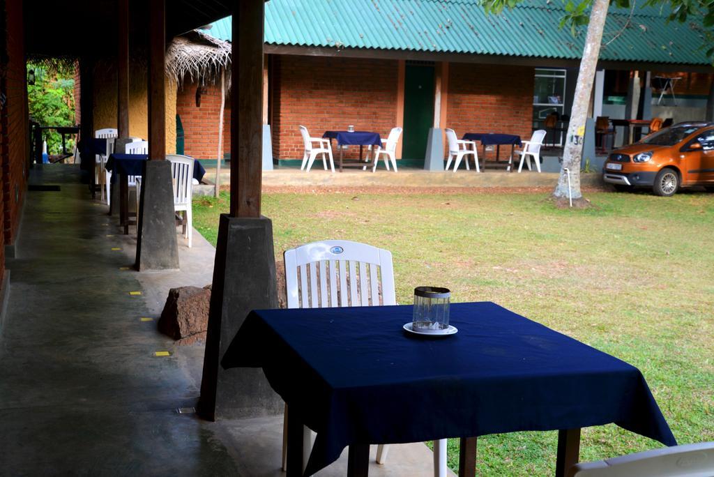 Jungle Beach Hostel Unawatuna Exterior photo