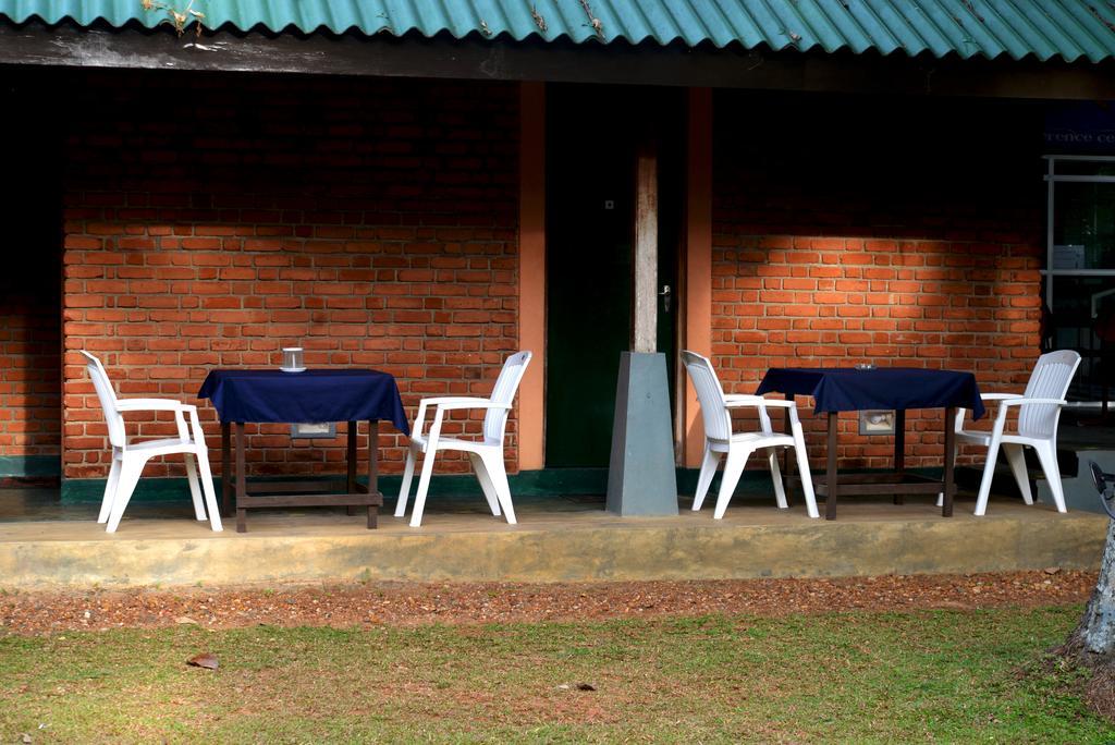 Jungle Beach Hostel Unawatuna Exterior photo