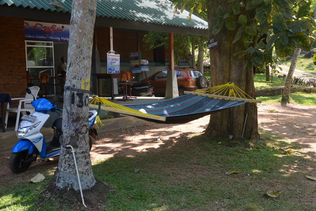Jungle Beach Hostel Unawatuna Exterior photo